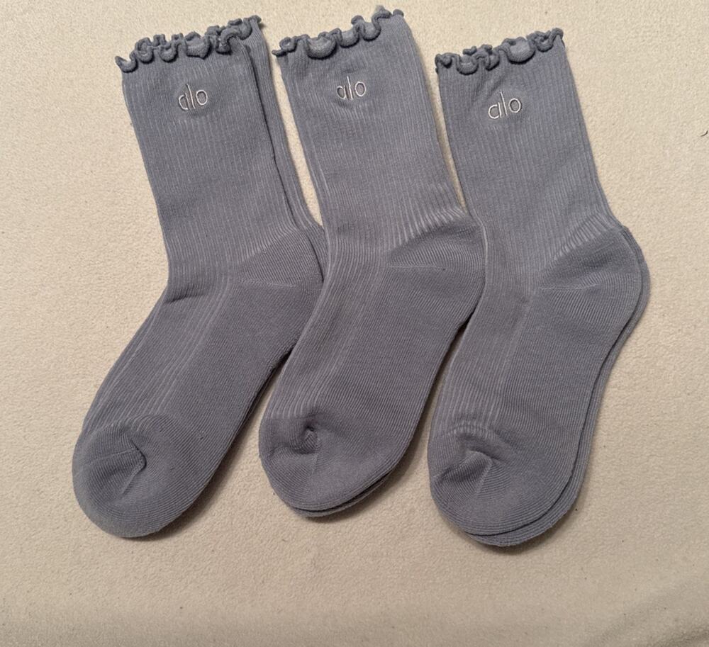 NWOT Alo Ribbed Lettuce Edge 3 Pair Light Blue Size M-L 8-10